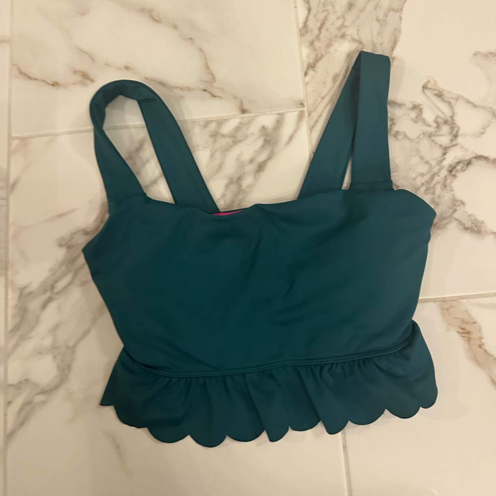 Lilly Pulitzer Scalloped sports bra NWOT